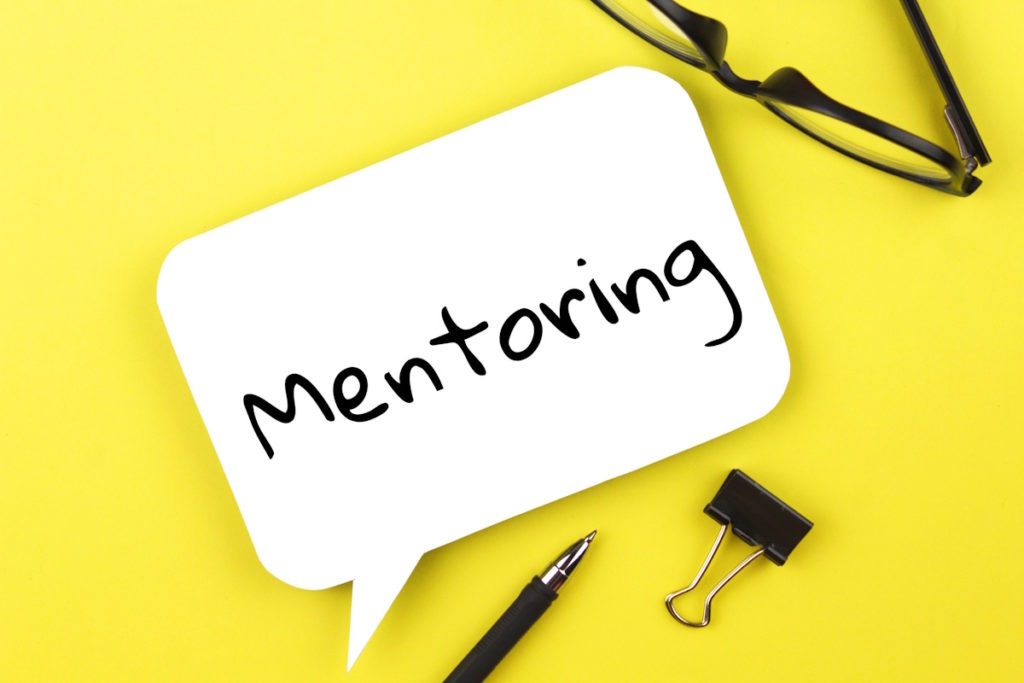 Définition du mentoring : comprendre son rôle et ses bénéfices